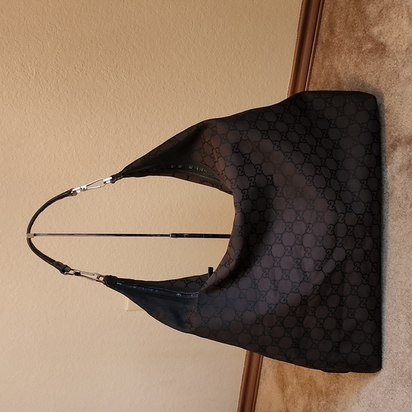 Gucci GG Nylon Extra-large Travel Hobo Bag - Picture 2 of 16